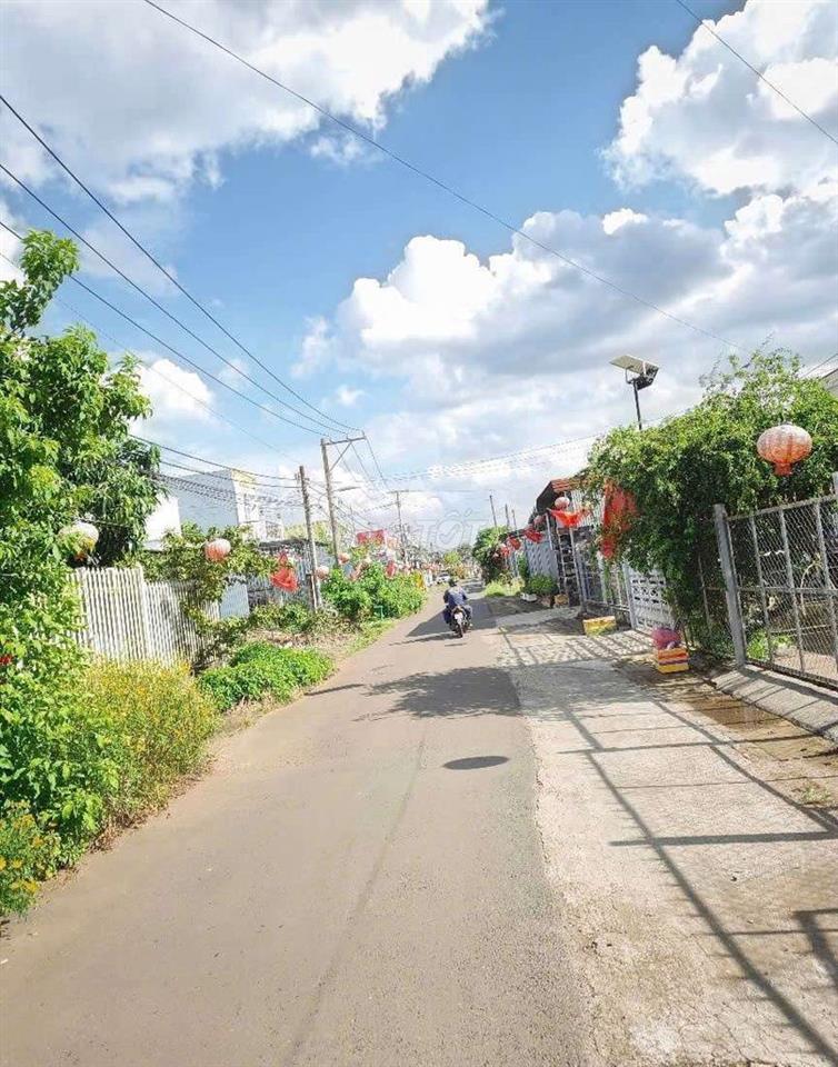 Bán Đất góc 2 mặt tiền bê tông lớn sau chợ