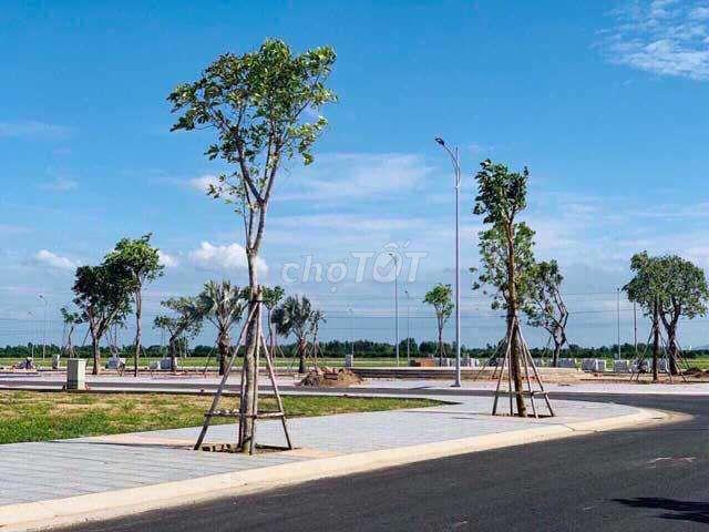 Kẹt tiền bán lỗ lô biệt thự 375m2 ngay sân Golf, hoa hồng 3% môi giới
