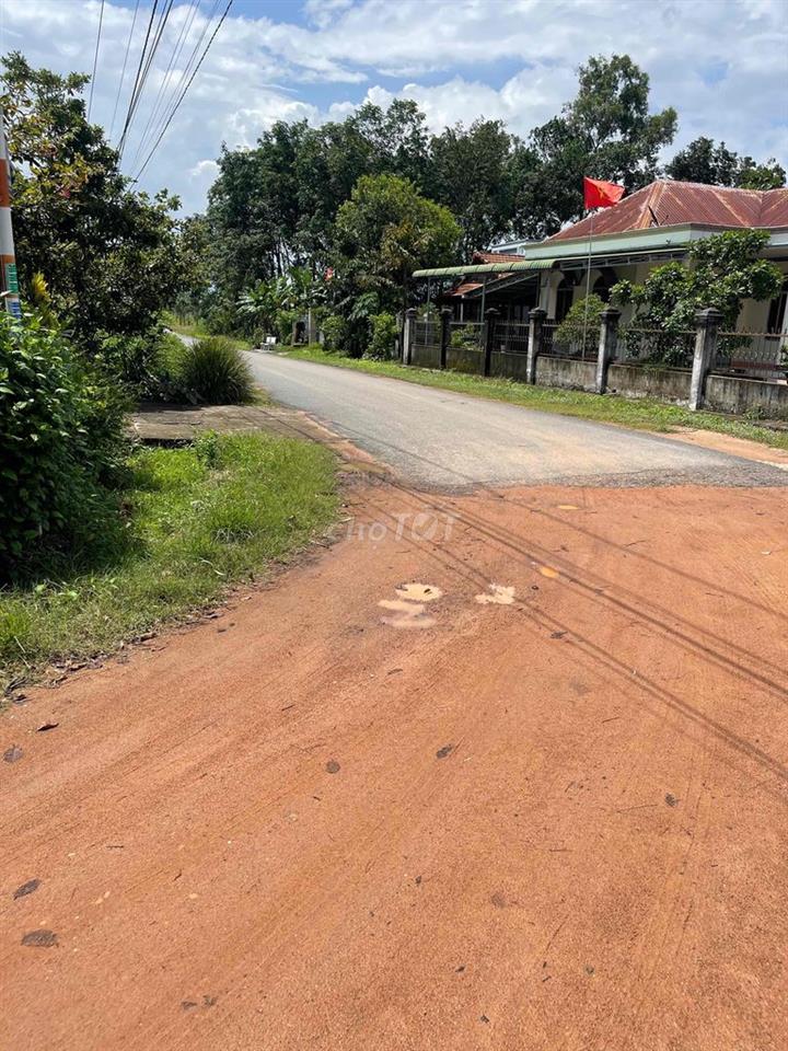 đất bên hông công viên võ xu 3xào5