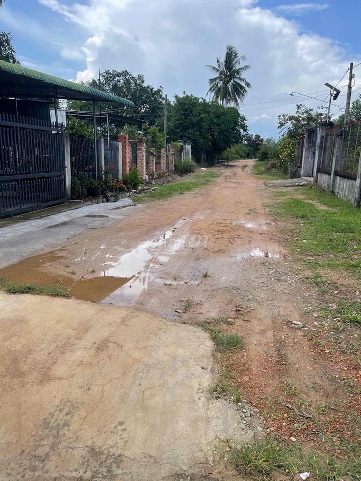 đất bên hông công viên võ xu 3xào5
