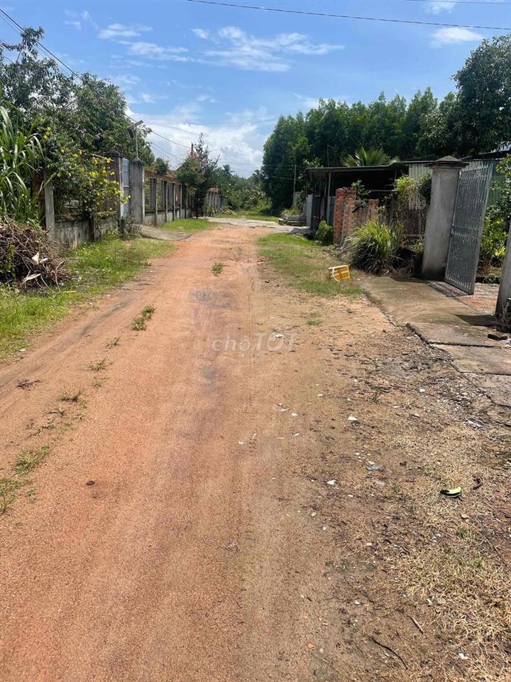 đất bên hông công viên võ xu 3xào5