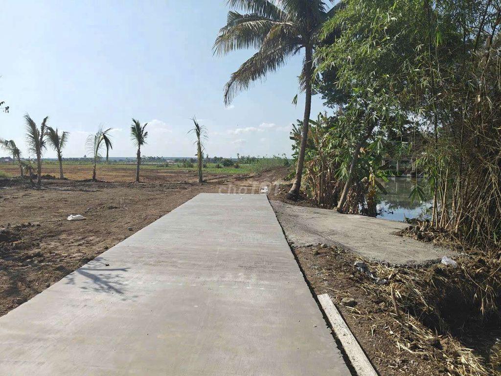 BÁN 1700M2 VIEW SUOI THỀ TẠI SÔNG RAY ĐỒNG NAI,CÓ 400TC,ĐƯỜNG 4M,2.5TI