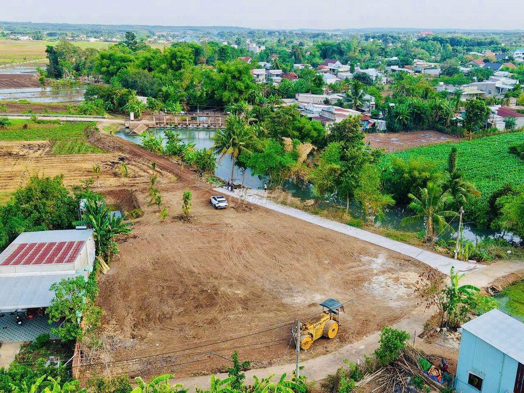BÁN 1700M2 VIEW SUOI THỀ TẠI SÔNG RAY ĐỒNG NAI,CÓ 400TC,ĐƯỜNG 4M,2.5TI