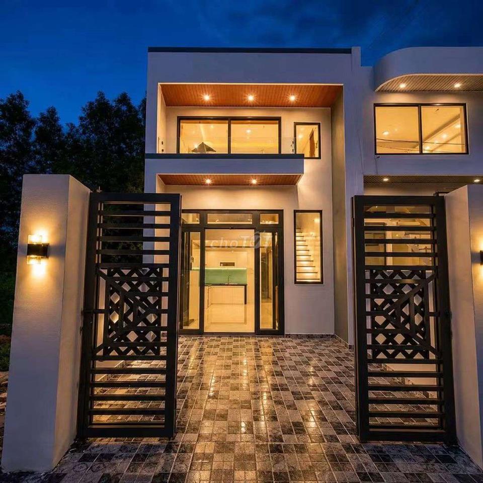 nhà phố 1 trệt 2 lầu 