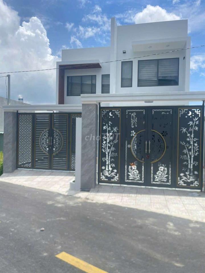 nhà phố 1 trệt 2 lầu 