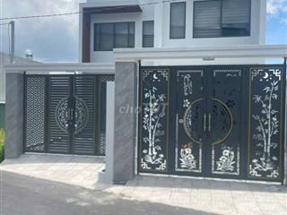 nhà phố 1 trệt 2 lầu 