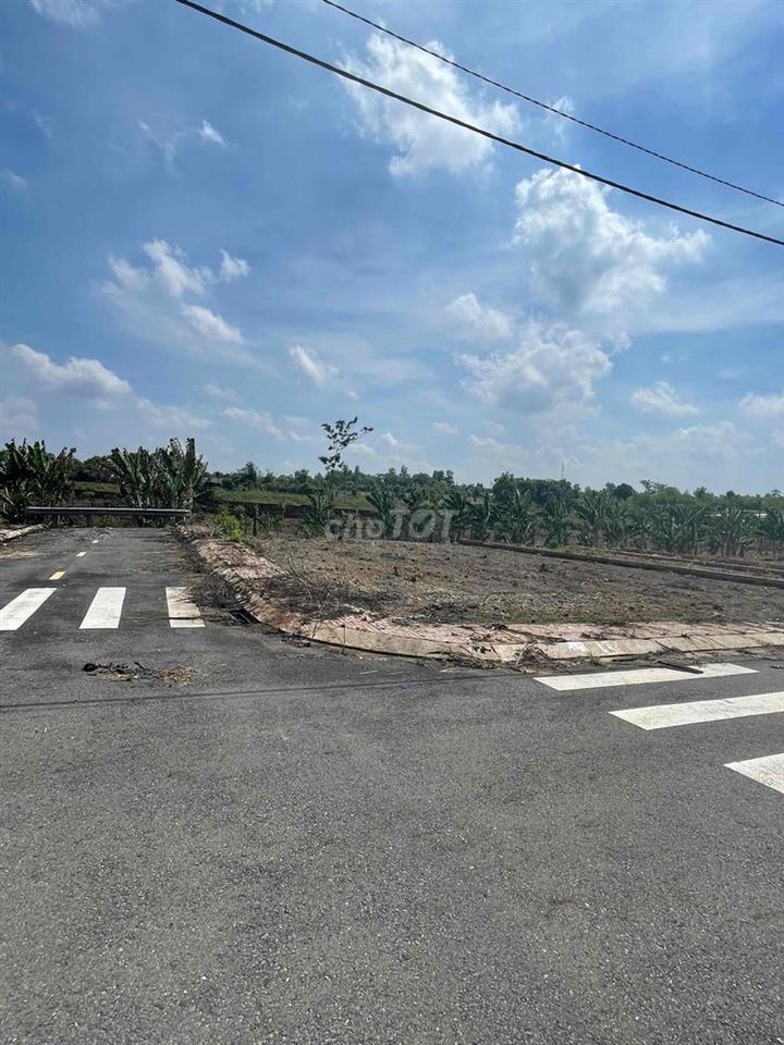 Kẹt tiền cần sang gấp lô góc 2 mặt tiền đường nhựa 8m - giá rẻ ngay KC