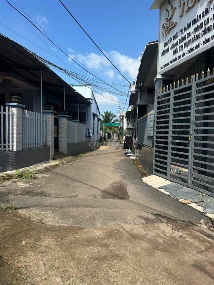 Bán nhà Dầu Giây giá rẻ, cách QL1A chỉ 30m, cách chợ chỉ 100m.