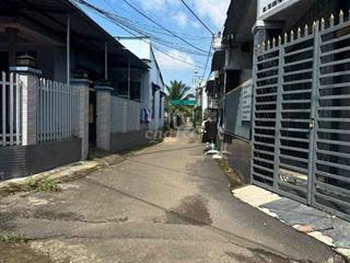 Bán nhà Dầu Giây giá rẻ, cách QL1A chỉ 30m, cách chợ chỉ 100m.