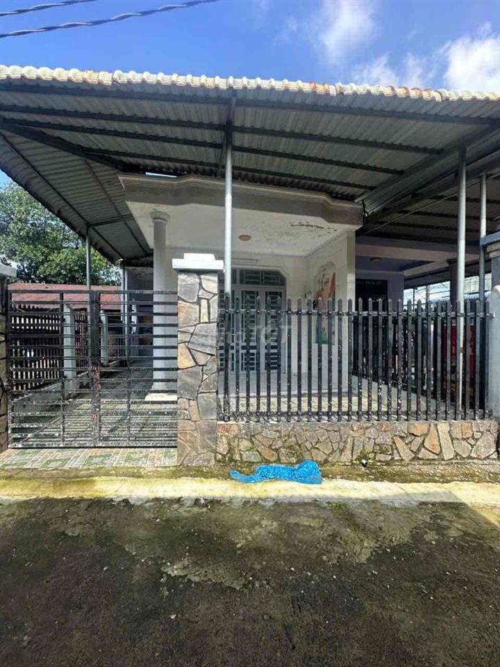 Bán nhà Dầu Giây giá rẻ, cách QL1A chỉ 30m, cách chợ chỉ 100m.