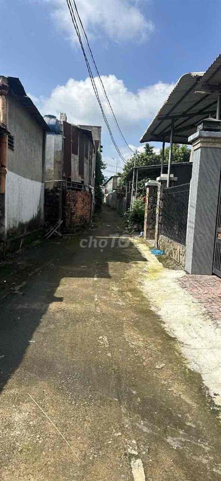 Bán nhà Dầu Giây giá rẻ, cách QL1A chỉ 30m, cách chợ chỉ 100m.