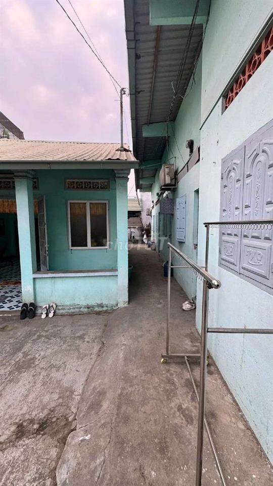 Cần bán gấp căn nhà gấp 4 và 10 phòng trọ