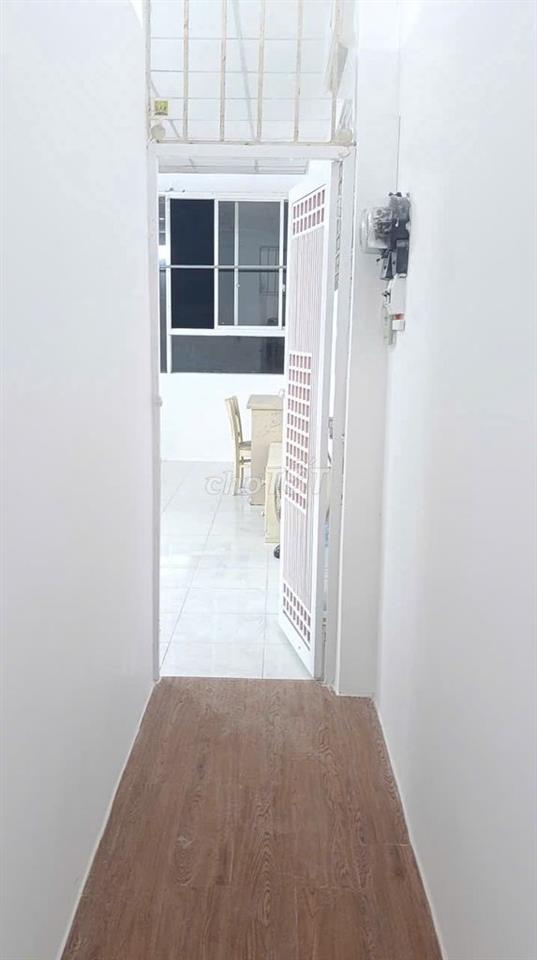 Phòng nhỏ lớn lầu 3 khu Nam Long Q.9, WC riêng, giờ tự do, yên tĩnh 