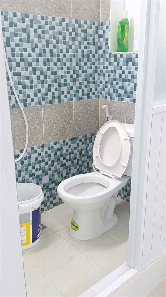 Phòng nhỏ lớn lầu 3 khu Nam Long Q.9, WC riêng, giờ tự do, yên tĩnh 