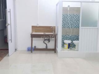 Phòng 30m2 lầu 3 nhà phố khu Nam Long Q.9, WC riêng, máy lạnh, cửa sổ