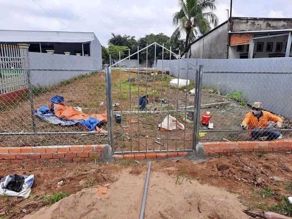 Cần gom tiền mua nhà trên phố, em rứt ruột gả lô 300m2