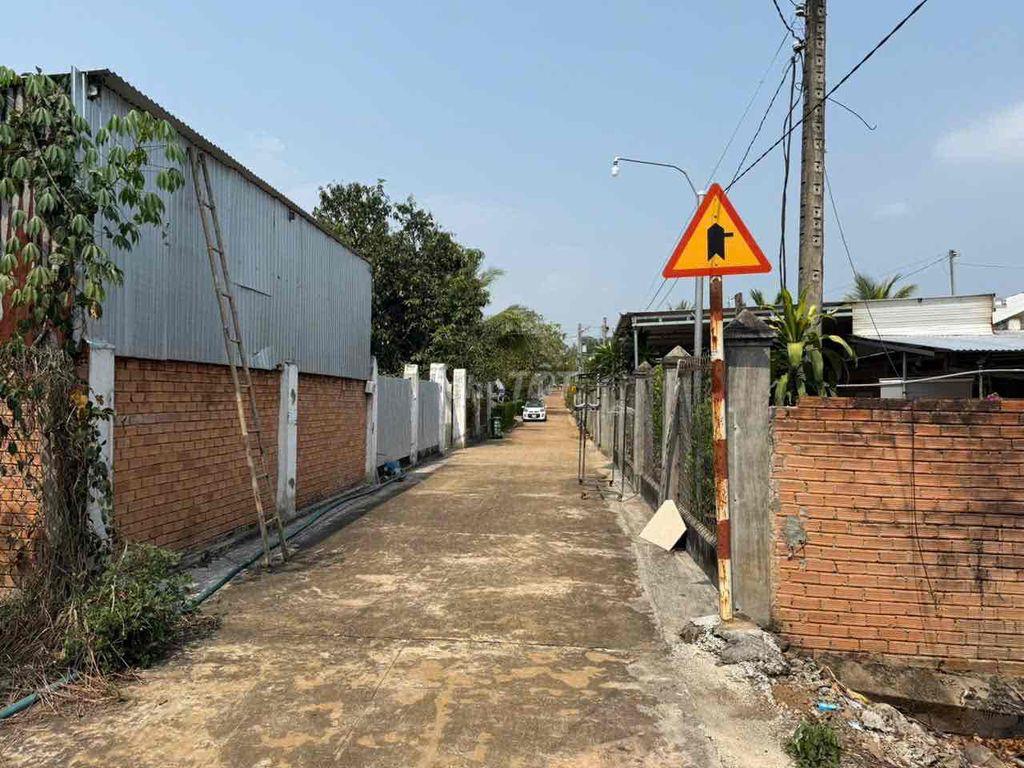 Cần bán đất thổ cư.