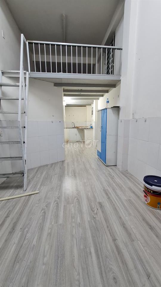 Phòng trệt có gác khoảng 50m² Bùi Đình Túy, tối đa 5 người