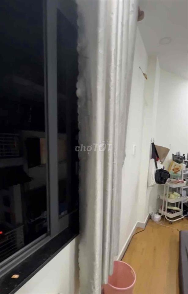 Phòng trọ Bình Thạnh có ban công cửa sổ