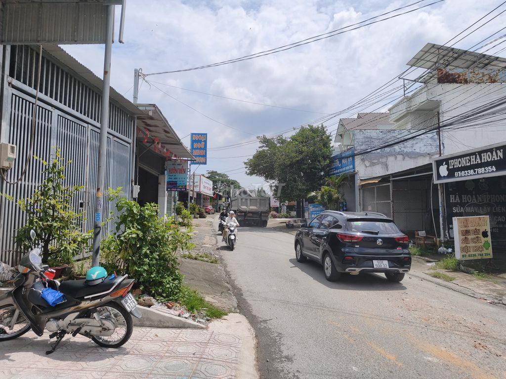 Chính chủ cho thuê mặt bằng mới xây ngay ngã tư cây Sung