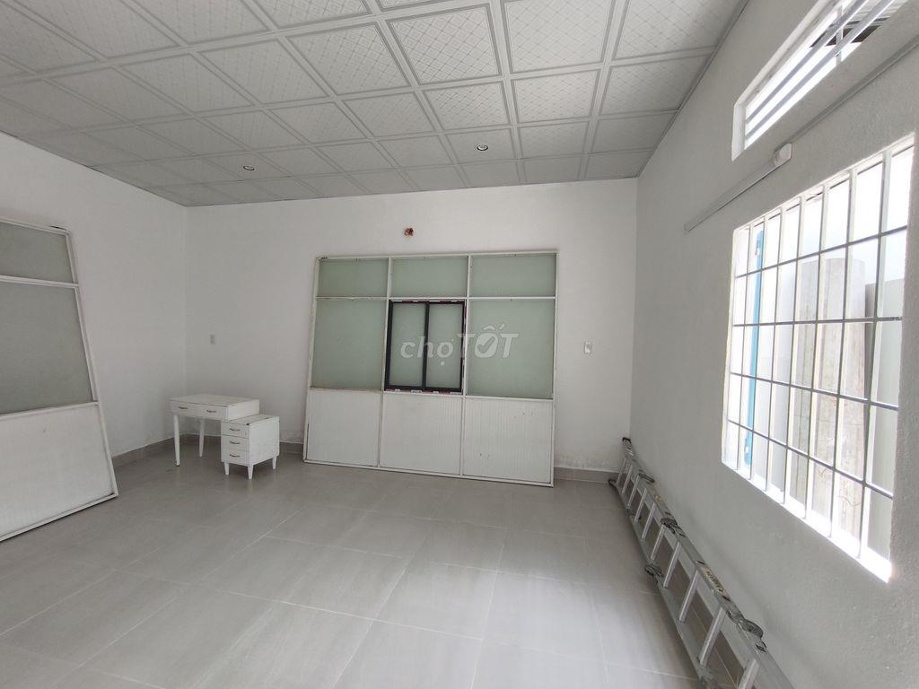 Chính chủ cho thuê mặt bằng mới xây ngay ngã tư cây Sung