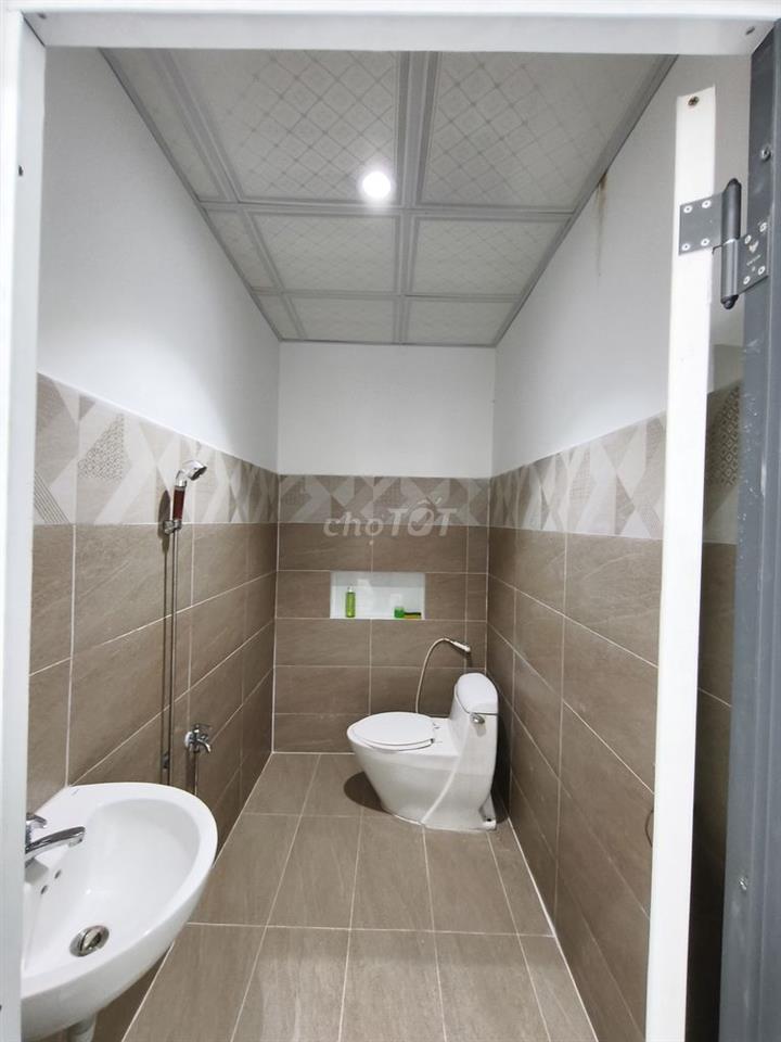 Chính chủ cho thuê mặt bằng mới xây ngay ngã tư cây Sung
