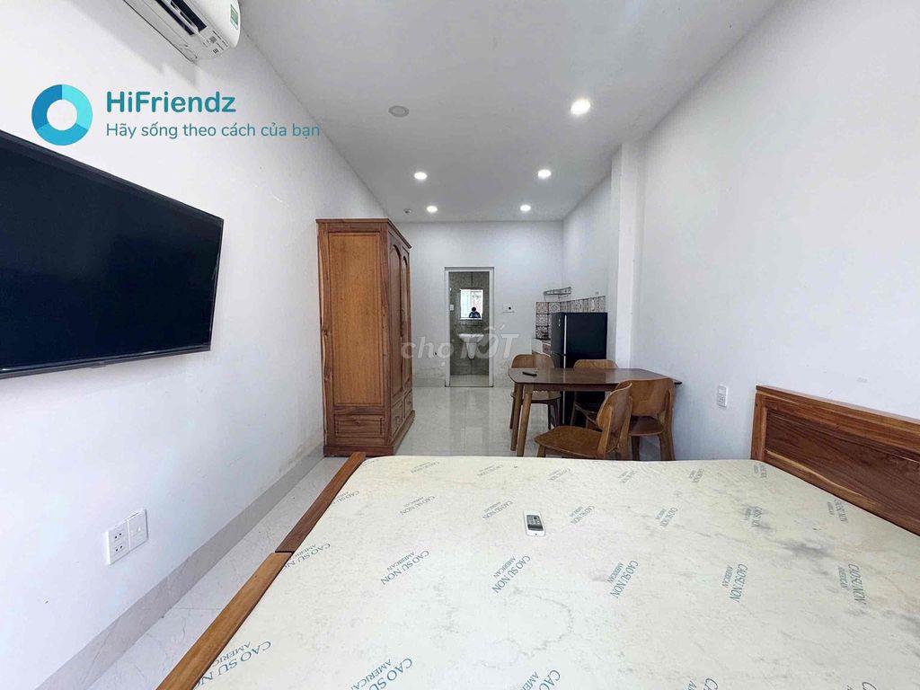 Studio ban công siêu rộng