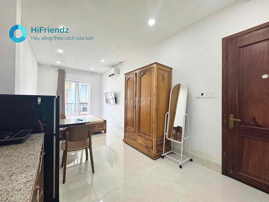 Studio ban công siêu rộng