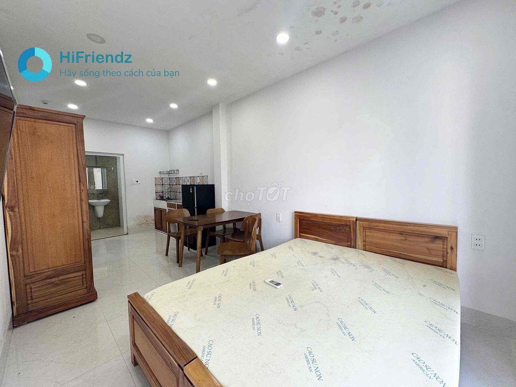 Studio ban công siêu rộng