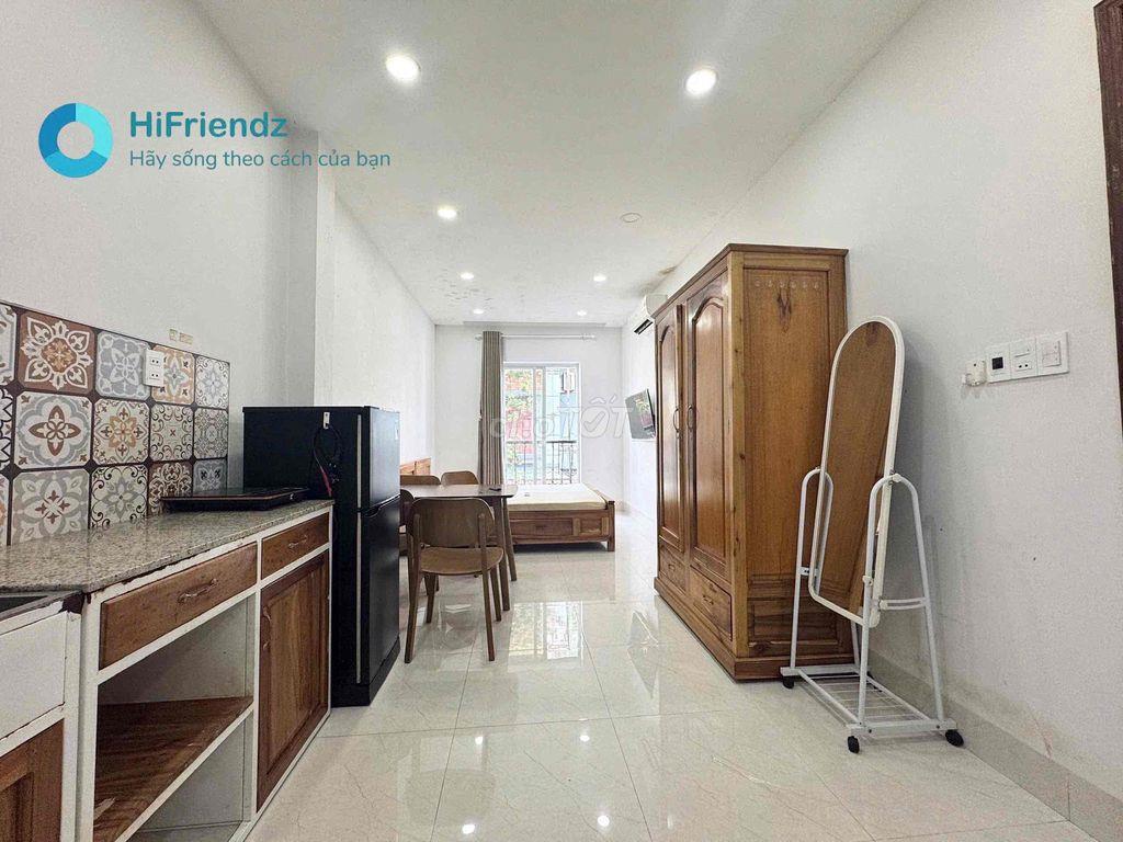 Studio ban công siêu rộng