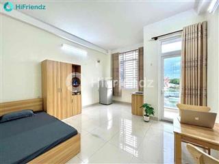 Studio ban công siêu rộng