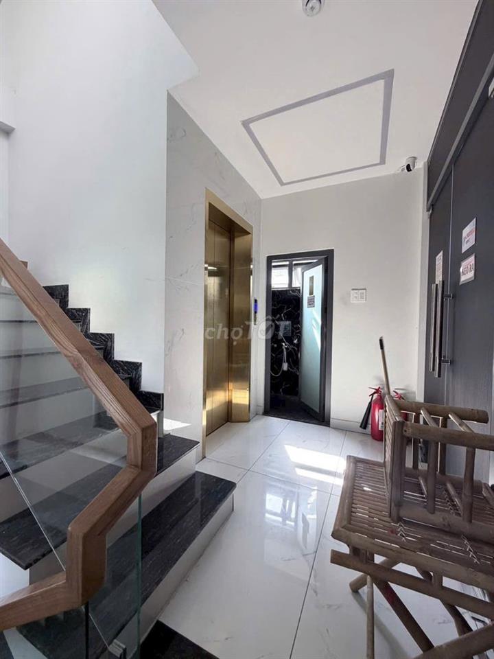 Cho thuê toà nhà Quận 1 - 70tr có thang máy hiện đại