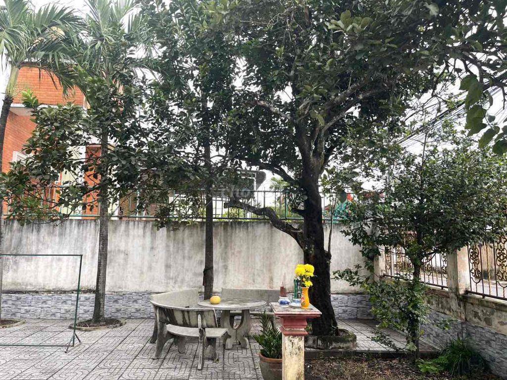 Nhà sân vườn