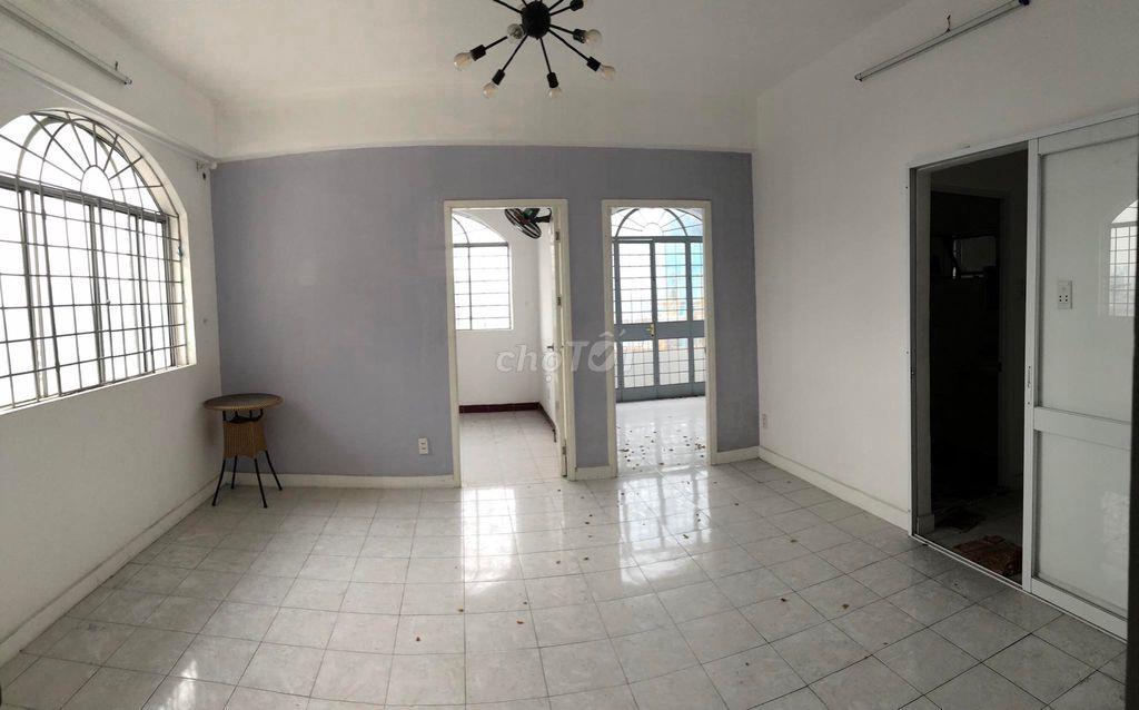 Cần cho thuê Căn hộ Hùng Vương Quận 5,  Dt : 65 m2, 2PN, 8 tr/th