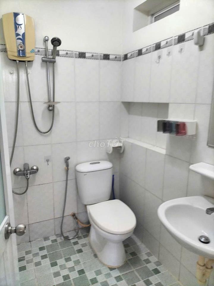 Cho thuê căn hộ 155 Nguyễn Chí Thanh Quận 5. DT: 67m2, 2PN, 12 tr/th