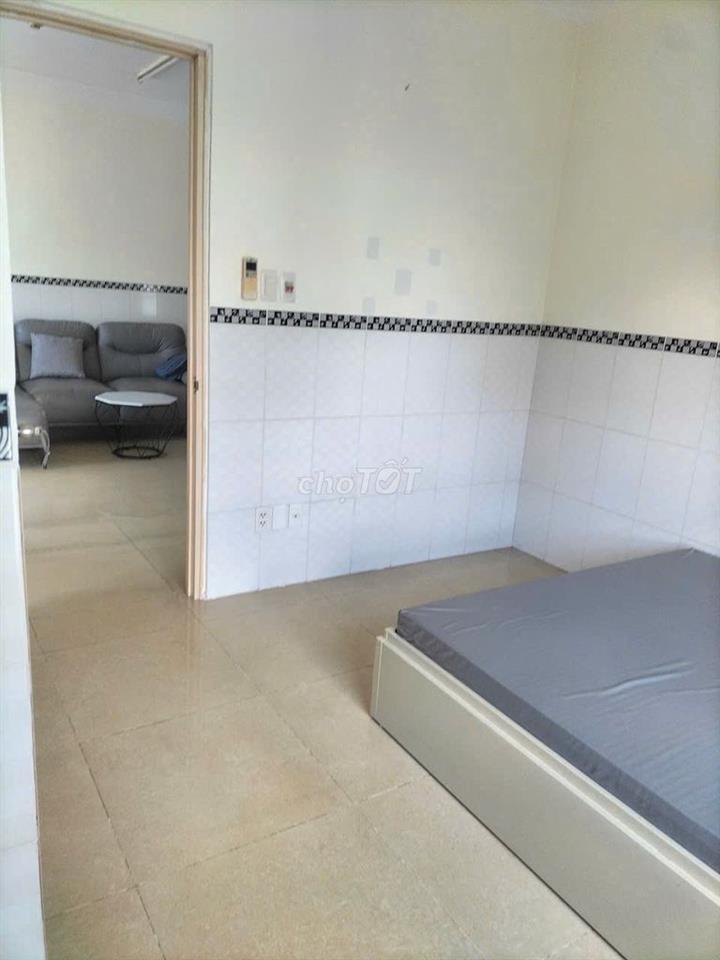 Cho thuê căn hộ 155 Nguyễn Chí Thanh Quận 5. DT: 67m2, 2PN, 12 tr/th