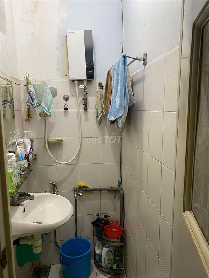 Cho thuê Căn hộ 109 Nguyễn Biểu Quận 5, Dt : 65m2, 2PN Có Nội Thất
