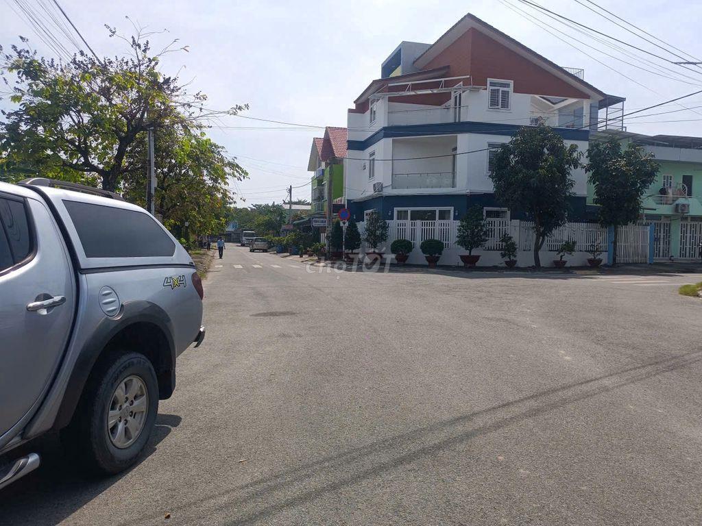Cần bán nhanh căn nhà 4 tầng trung tâm hành chính, sát Lotte mart.