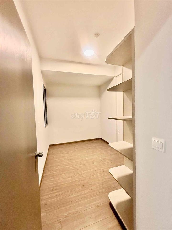Trống sẵn; Có máy lạnh Giường Tủ. Chỉ 8,5 tr/tháng. LH HƯƠNG xem nhà !