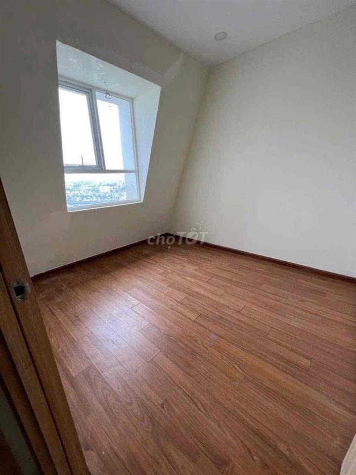 Căn DUPLEX Thông tầng có 4PN và 4WC; Có Full máy lạnh. Giá 12 tr/thang