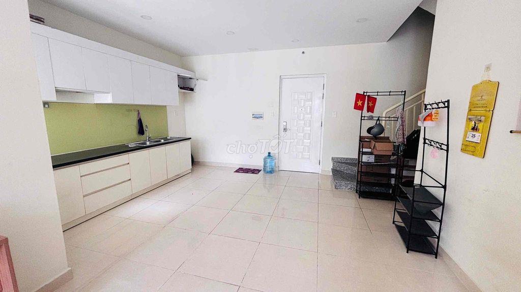 Căn DUPLEX Thông tầng có 4PN và 4WC; Có Full máy lạnh. Giá 12 tr/thang