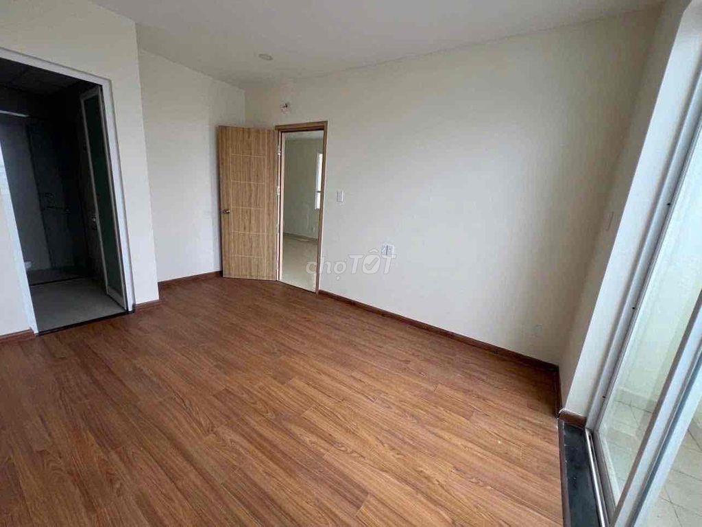 Căn DUPLEX Thông tầng có 4PN và 4WC; Có Full máy lạnh. Giá 12 tr/thang