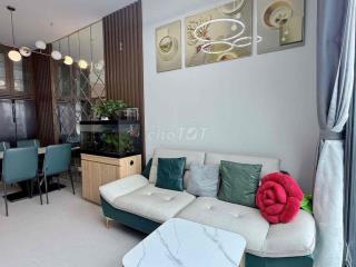 Cho thuê Căn 2PN full Nội thất VIEW HỒ Chỉ 11 triệu. Ở liền. LH Hương