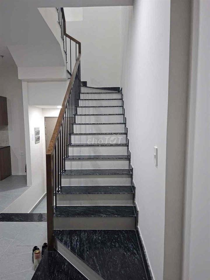 Villa đang trống cho thuê ; Chỉ 13 tr/tháng. LH Hương