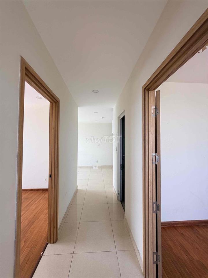 Căn góc 3PN có máy lạnh, Rèm. Giá thuê 8,5 triệu. Trống sẵn!