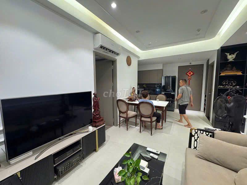Căn hộ 2PN có bancon nội thất thiết kế; Trống sẵn. Chỉ 12 tr/tháng