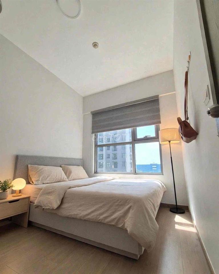 Bán Căn 2PN và 2WC View Hồ ; Giá bán 2,690 tỷ. Full nội thất