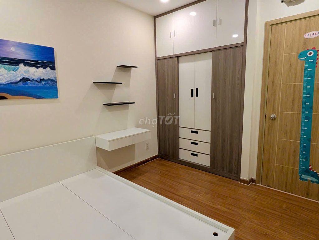 Bán Căn 2PN và 2WC Full nội thất; Mới 90%. LH XEM NHÀ !