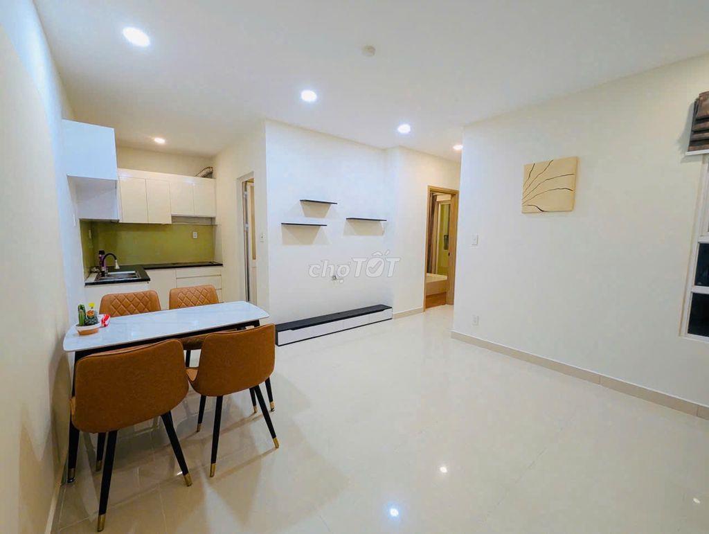 Bán Căn 2PN và 2WC Full nội thất; Mới 90%. LH XEM NHÀ !