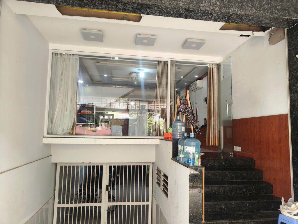 Cho thuê tầng trệt thích hợp làm văn phòng hoặc ở đều ok 